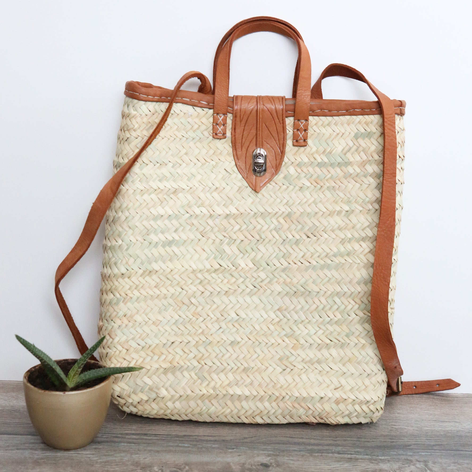 The "Autumn" straw and leather backpack