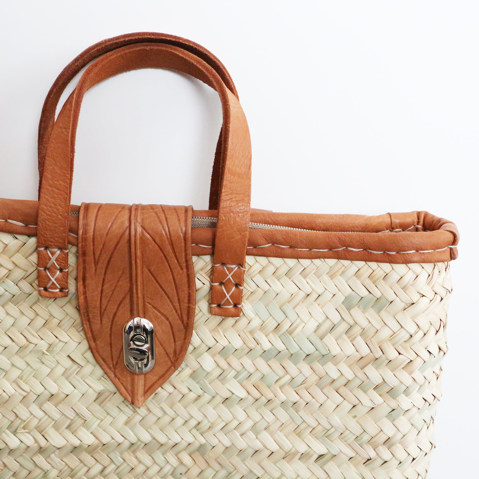 The "Autumn" straw and leather backpack