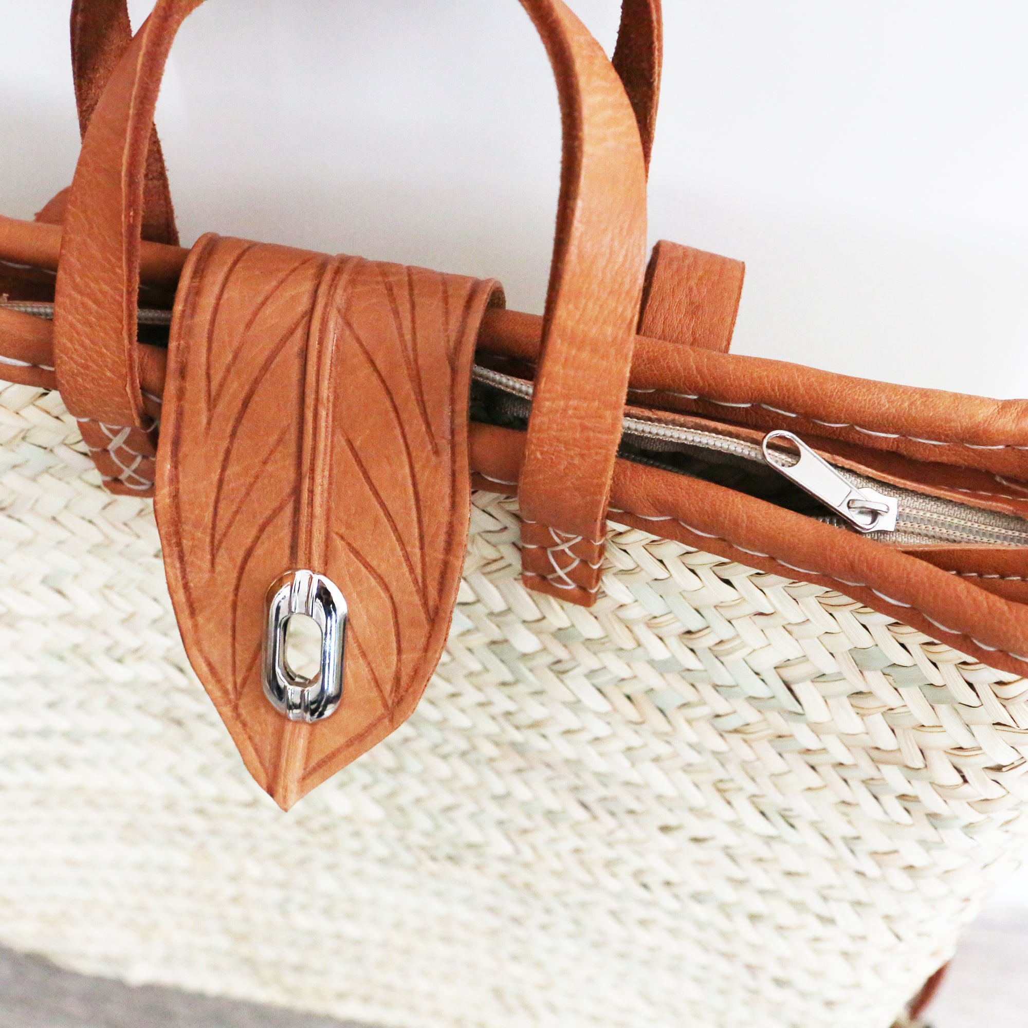 The "Autumn" straw and leather backpack